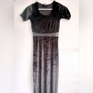 ☘️Lulu’s floor length black velvet sheer panel dress, XS